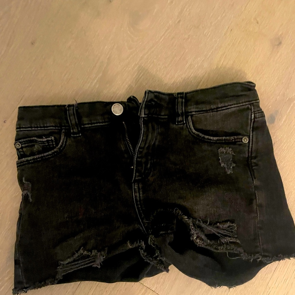 Black Mid- Rise Short Jean Shorts